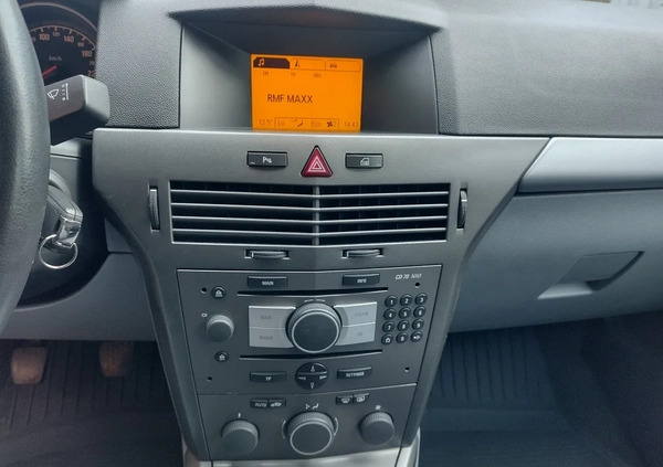 Opel Astra cena 11600 przebieg: 231000, rok produkcji 2006 z Wałbrzych małe 211